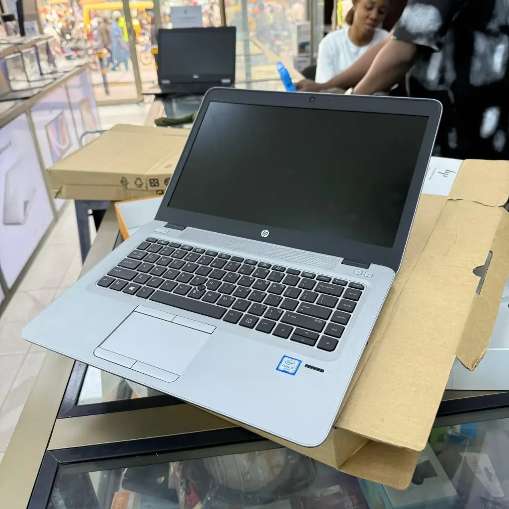 HP EliteBook 840 g3 i5 6e gén Ram8 256/1 Téra