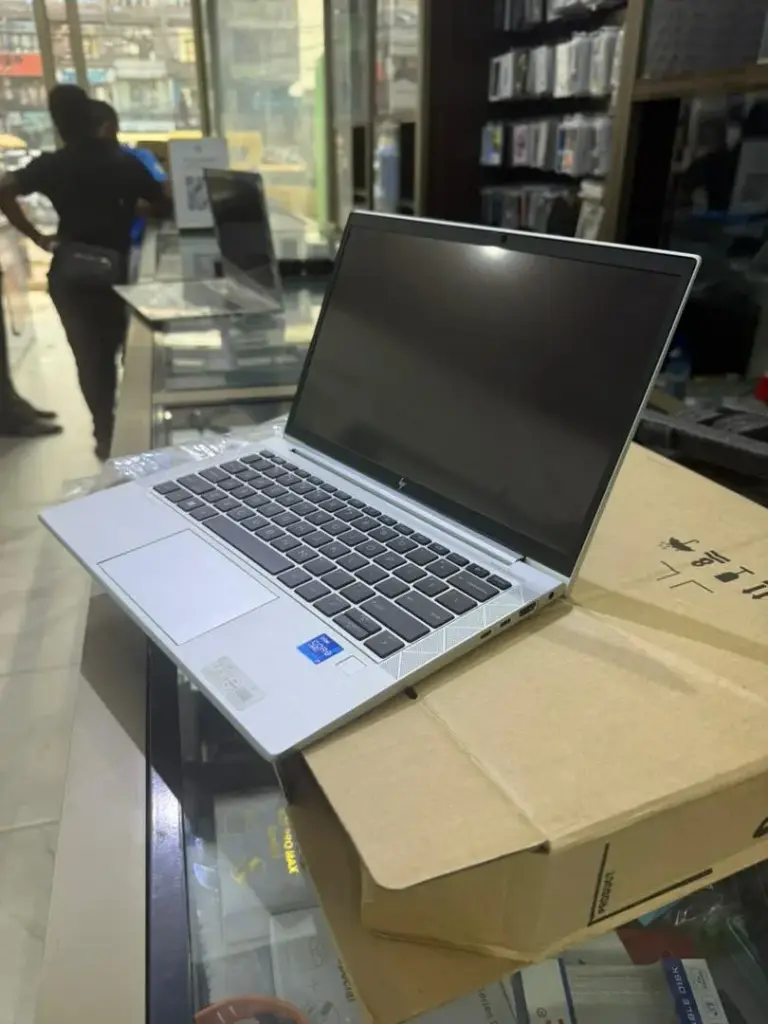 HP EliteBook i7 11e gén Ram32 1Téra Ecran tactile de14 pouces 580$