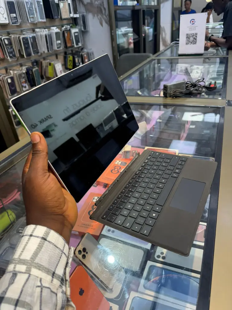 Microsoft surface pro7 i7 10e Ram16 256Go avec clavier