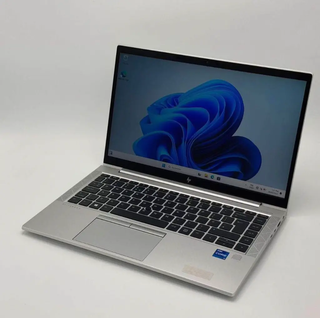 HP EliteBook i7 11e gén Ram 16 1Téra Ecran tactile de14 pouces 540$