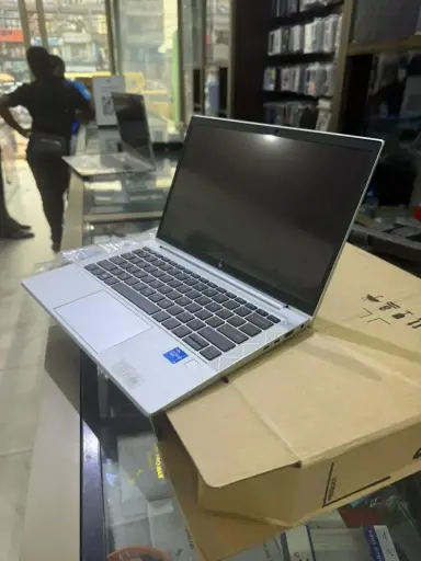 HP EliteBook i7 11e gén Ram32 1Téra Ecran tactile de14 pouces 580$
